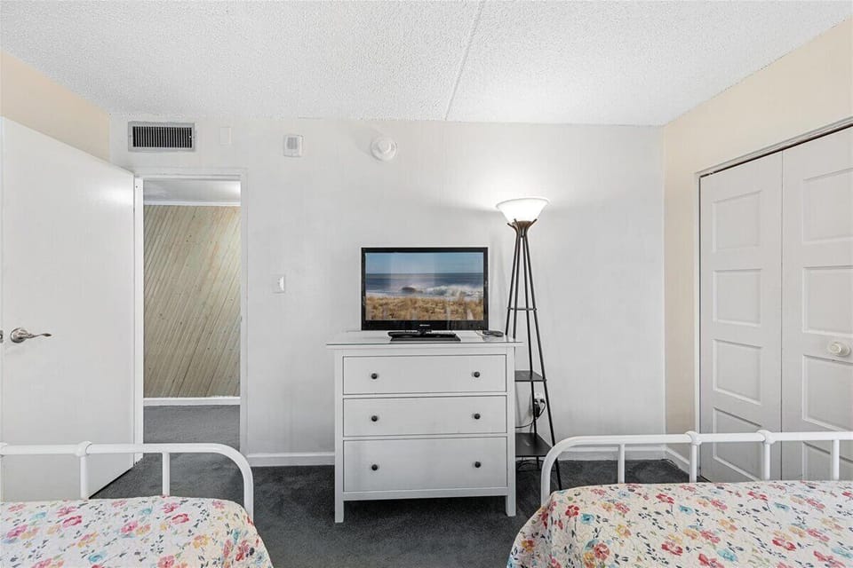 Cozy Up and enjoy the Flat Screen TV!
