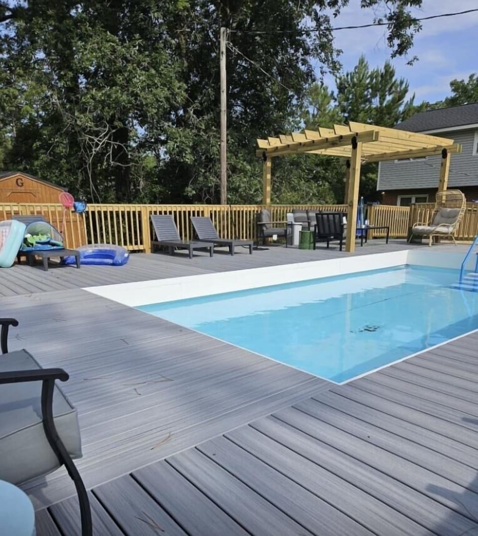 House, 5 Bedrooms | Pool
