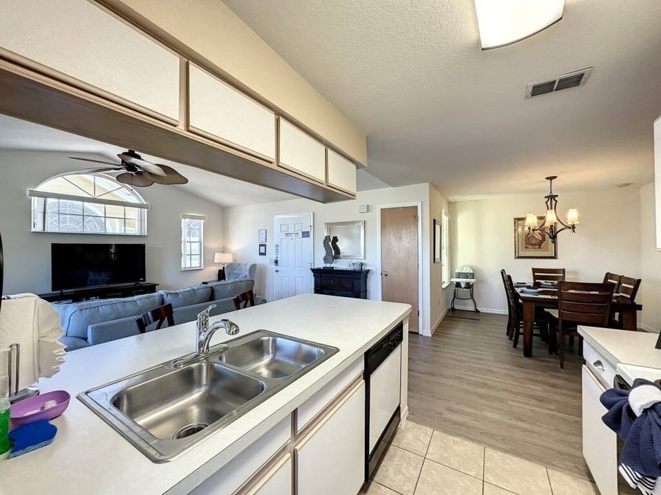 Condo, 3 Bedrooms | Private kitchen