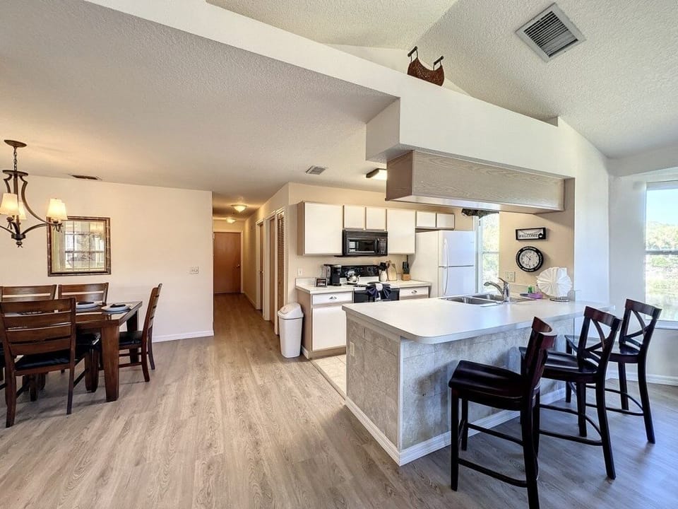 Condo, 3 Bedrooms | Dining