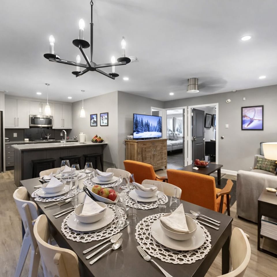 Condo, 2 Bedrooms | Dining