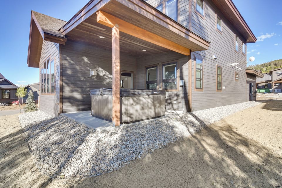House (4 Bedrooms) | Interior