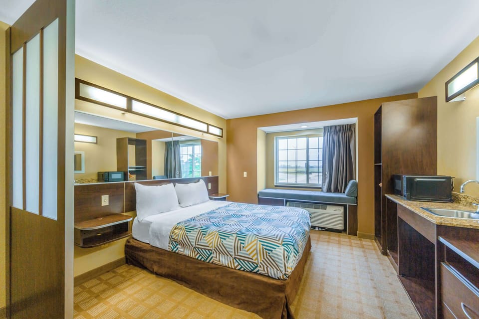 Desk, WiFi (free), bed sheets