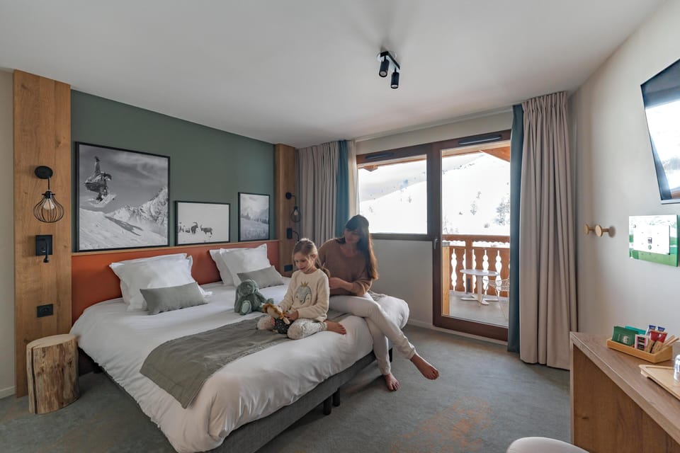 Premium bedding, in-room safe, desk, iron/ironing board