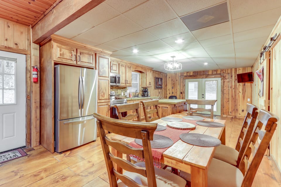 Dining Area | Dishware/Flatware | Trash Bags/Paper Towels