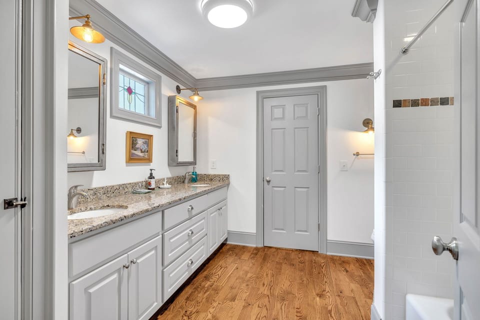 Primary En Suite (1)