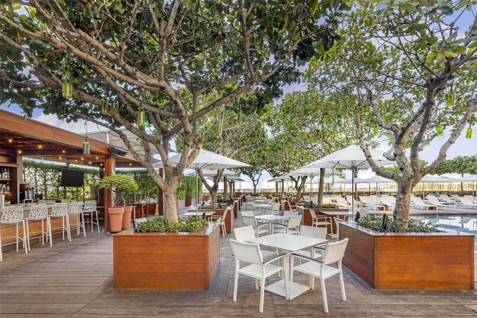 The Grove • Outdoor Poolside Dining