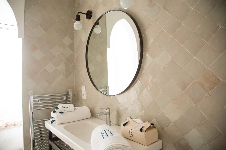 Cedra | Bathroom | Free toiletries, hair dryer, bathrobes, slippers