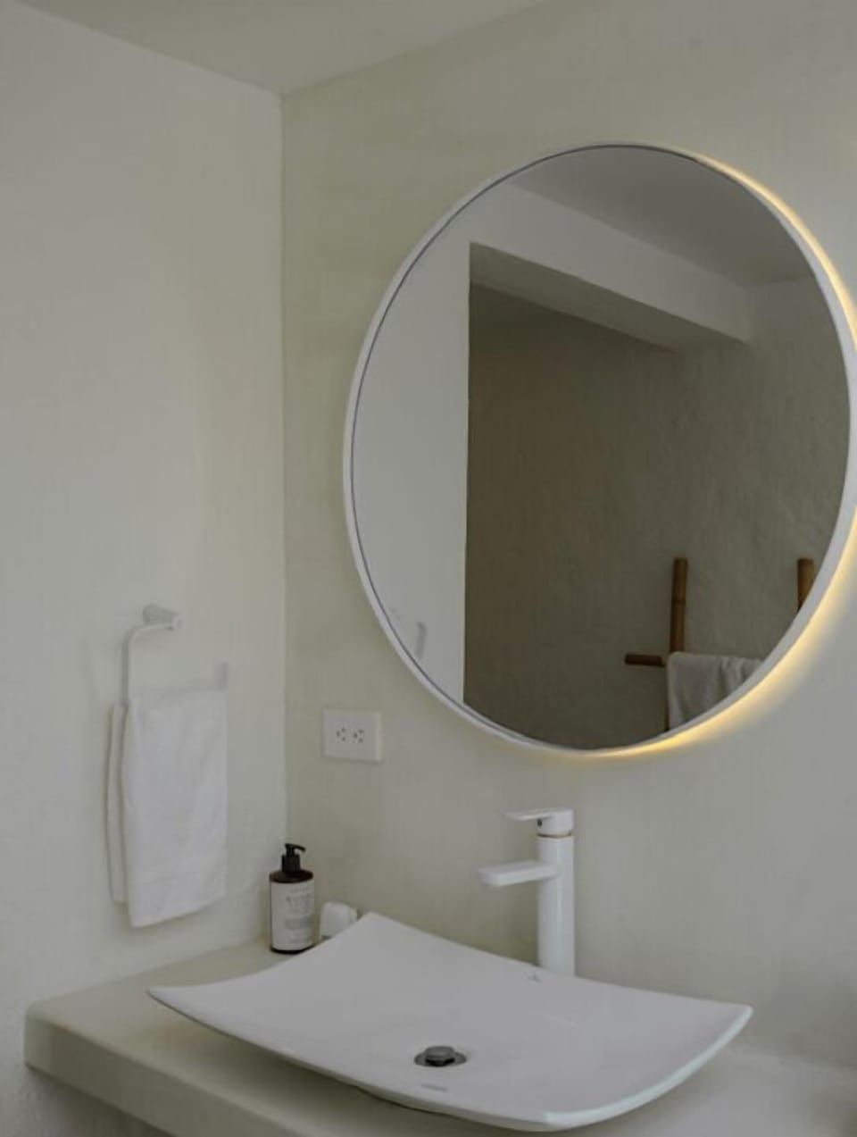 Deluxe Double Room, 1 Bedroom, Valley View | Bathroom | Shower, rainfall showerhead, hair dryer, towels