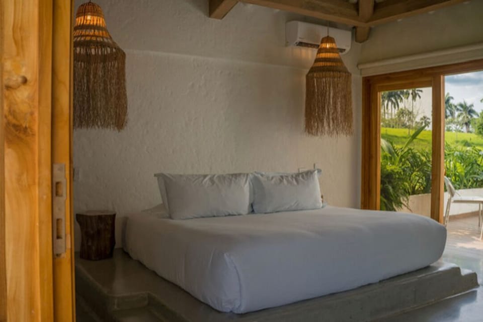 Elite Suite | Egyptian cotton sheets, premium bedding, down comforters