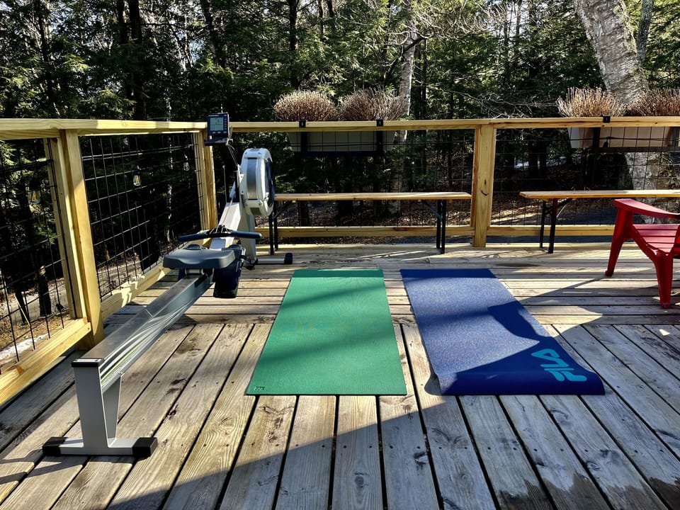 Sublime yoga and rowing atmosphere on the deck for all-day sunshine.