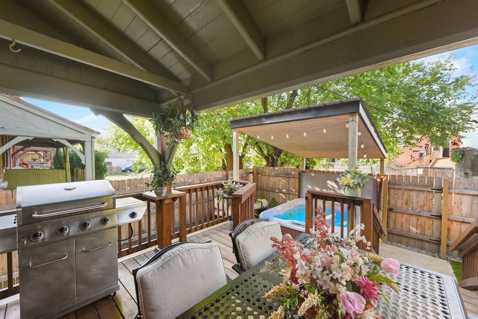 Cook and dine outside! You`ll find this deck conveniently right outside the kitchen door.
