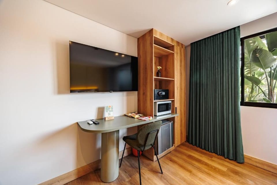Superior Room, 1 Queen Bed, Balcony | Hypo-allergenic bedding available, down comforters, minibar