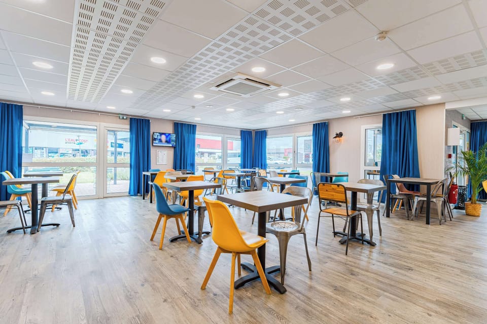 Daily buffet breakfast (EUR 8.9 per person)