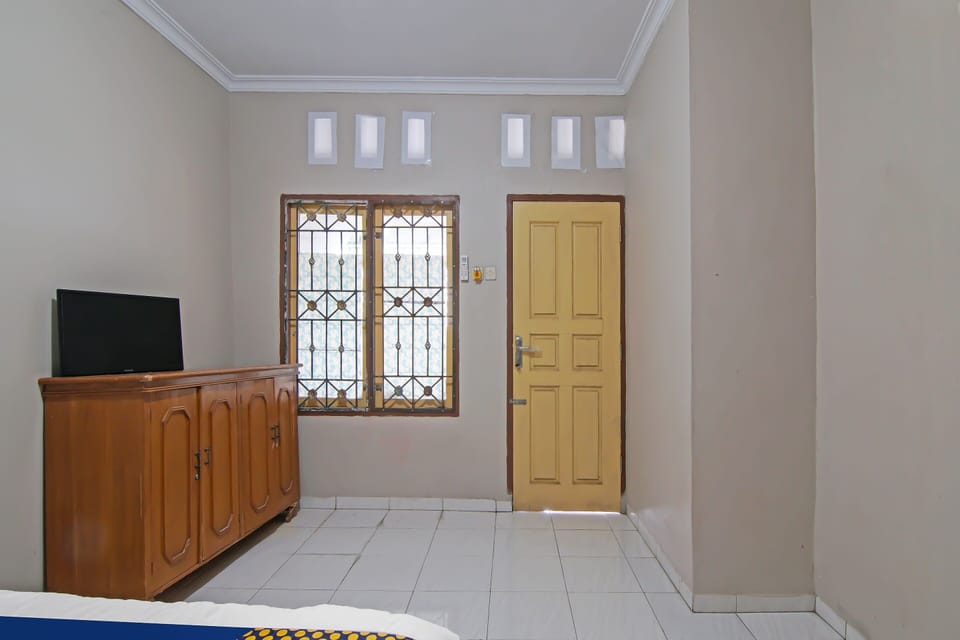 Basic Double Room | Desk, laptop workspace, free WiFi, bed sheets