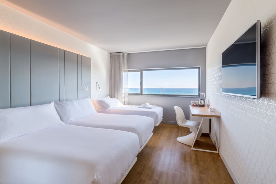 Superior Room (with Extra Bed) | Premium bedding, minibar, in-room safe, desk