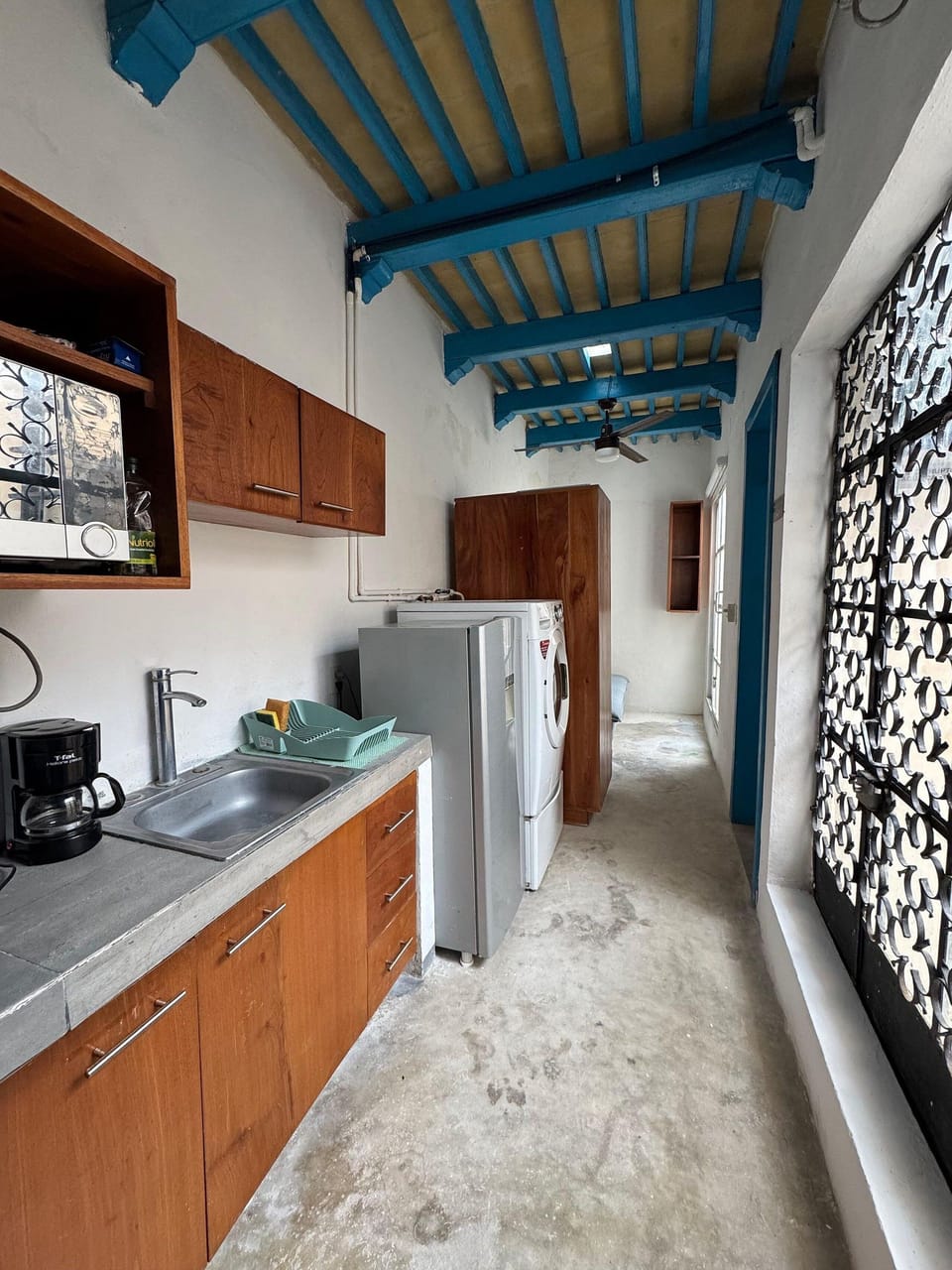 Chalet | Private kitchen | Microwave, toaster, blender, cookware/dishes/utensils