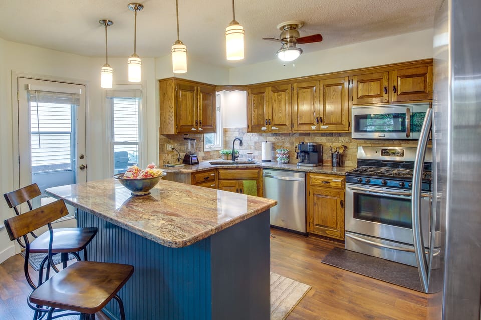Kitchen | Keyless Entry | Central Air Conditioning