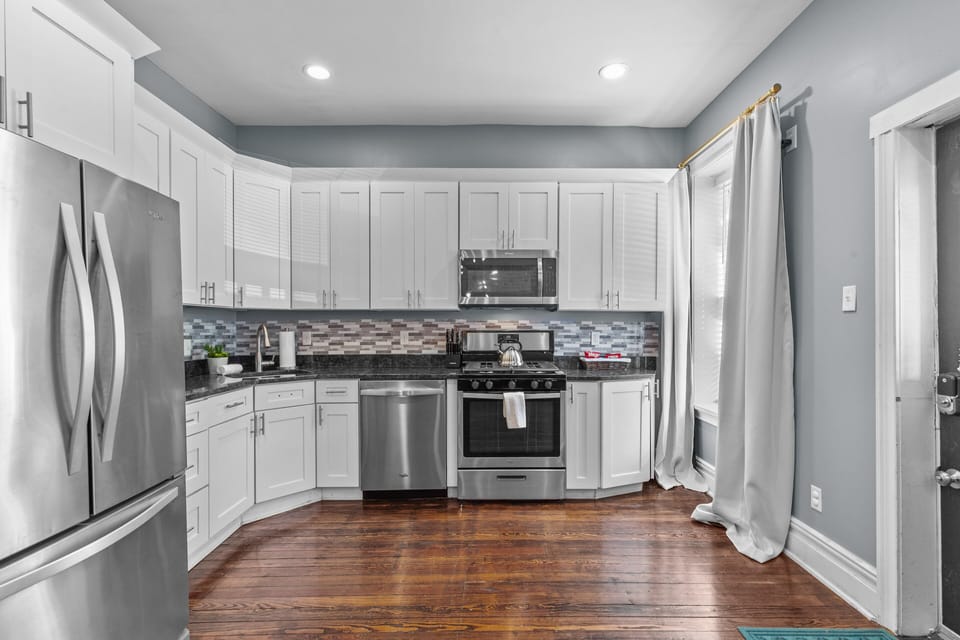 House, Multiple Beds, Patio, City View | Private kitchen | Fridge, microwave, oven, stovetop