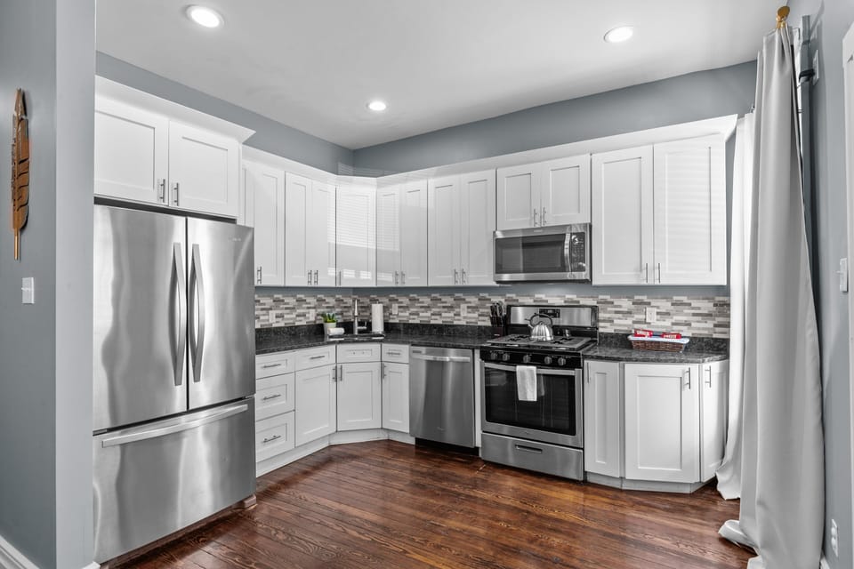 House, Multiple Beds, Patio, City View | Private kitchen | Fridge, microwave, oven, stovetop