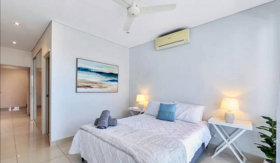 Main bedroom with queen bed &  ensuite