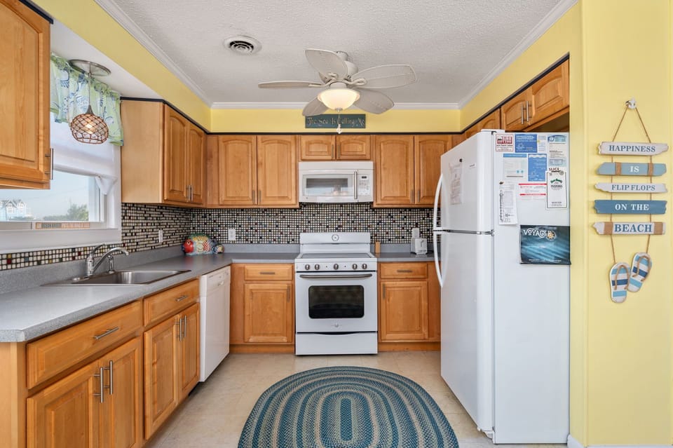 KDH367: Wright By The Sea | Kitchen Area
