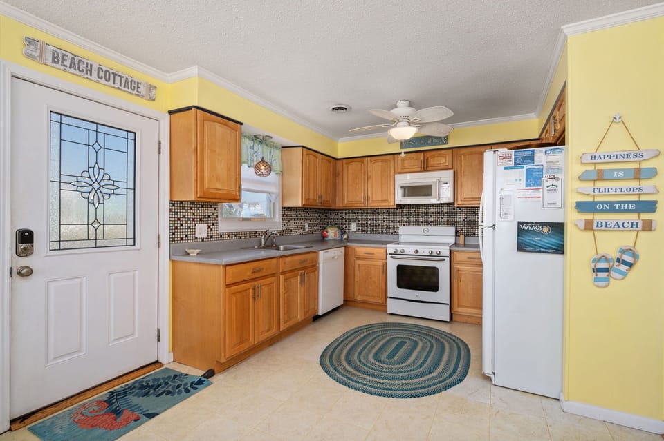 KDH367: Wright By The Sea | Kitchen Area