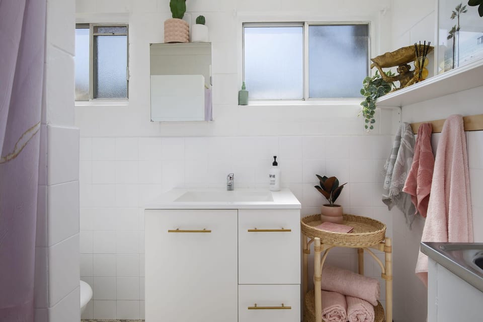 Bathroom with retro feel
