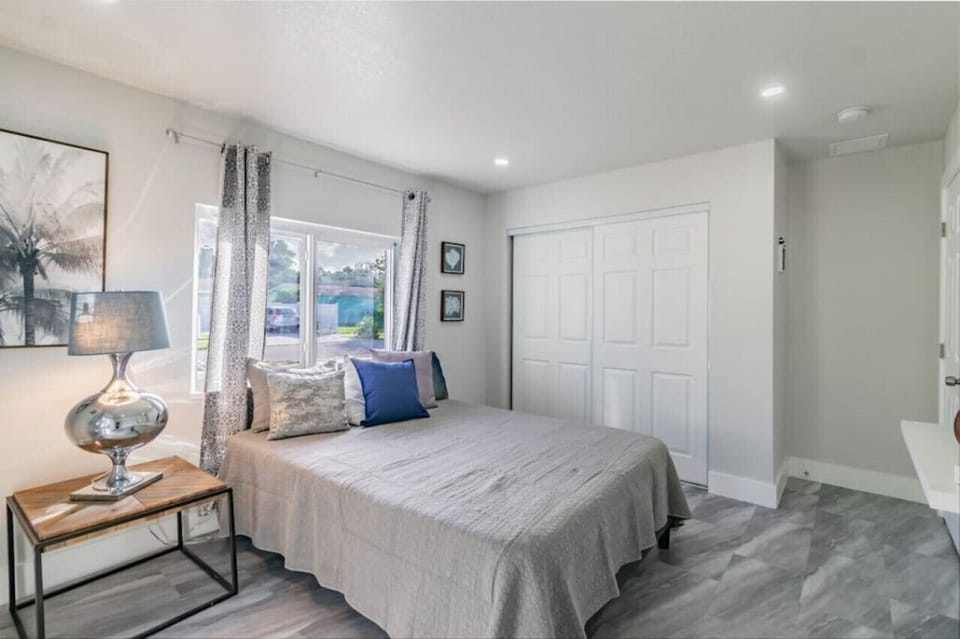 Bedroom 4: Queen Size Bed