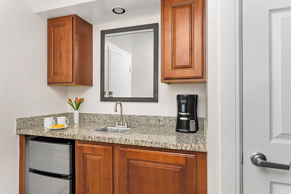 Kitchenette in lockout guest bedroom