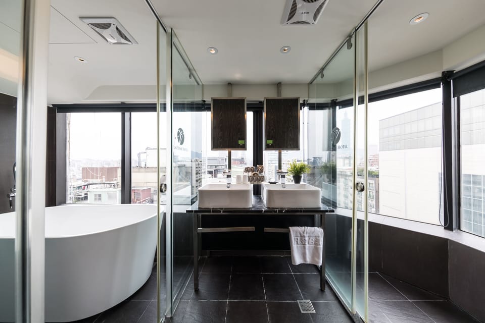 Premium Room | Bathroom | Hair dryer, slippers