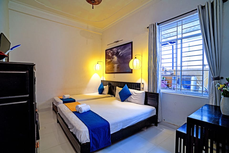 Deluxe Double or Twin Room | Desk, blackout drapes, free WiFi, bed sheets