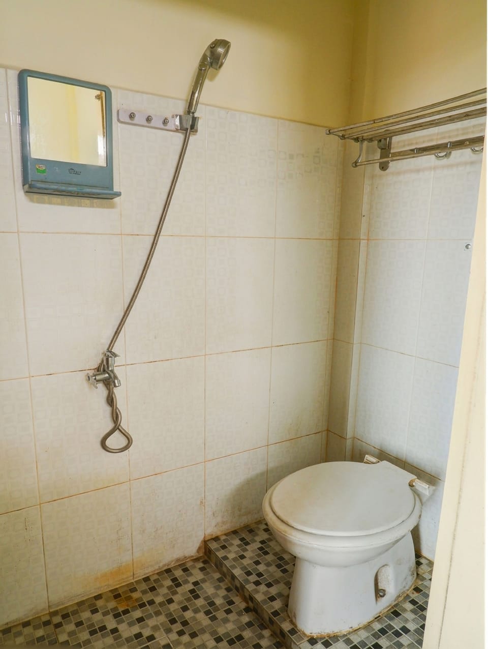 Standard Double Room | Bathroom | Shower, towels