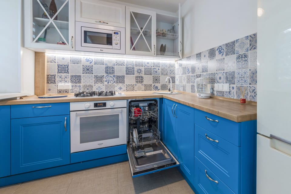 Basic Apartment | Private kitchen | Full-size fridge, microwave, oven, stovetop