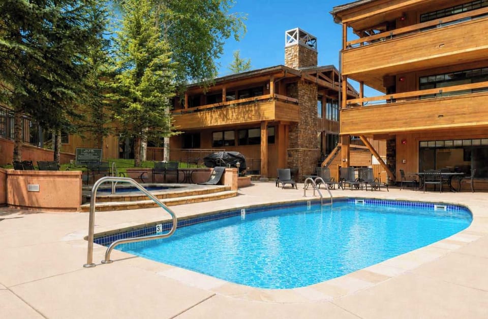 Year-Round Heated Pool & Hot Tub