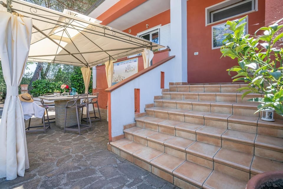 Family Room | Terrace/patio
