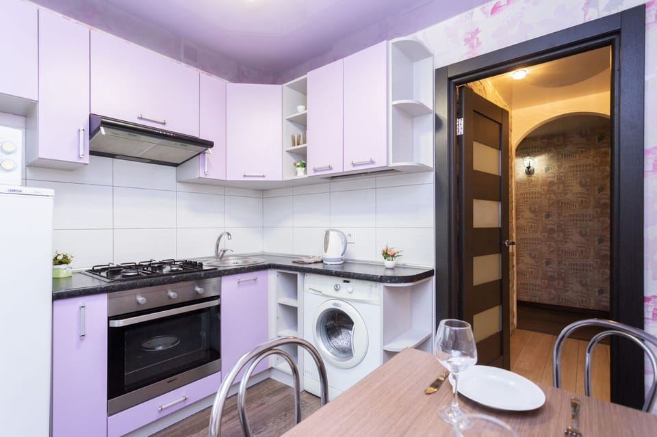 Classic Apartment | Private kitchen | Full-size fridge, microwave, oven, stovetop