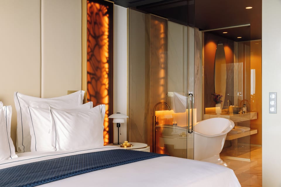 Deluxe Suite | 1 bedroom, premium bedding, pillowtop beds, minibar