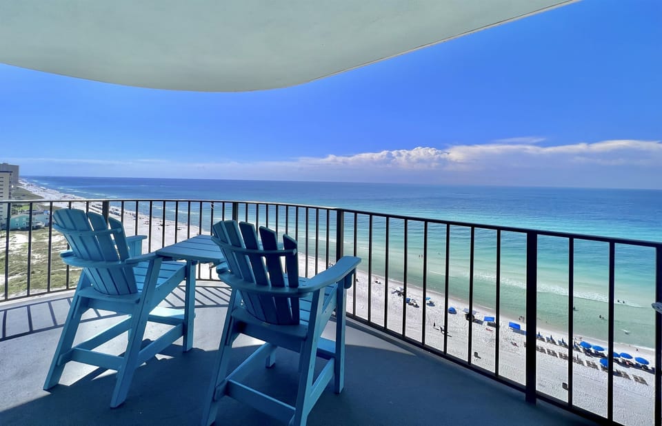 Spectacular 15th Floor End Unit Condo, 740 sq ft Wrap-A-Round Balcony
Beach Chair Service Included March thru October