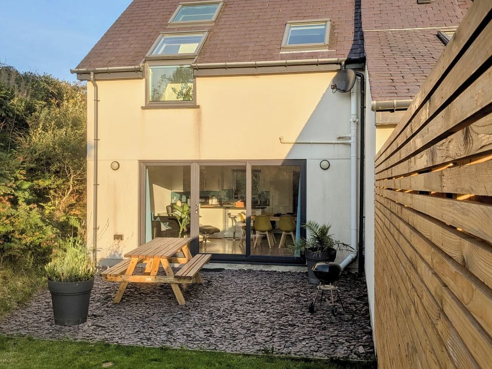 Cottage | Outdoor dining