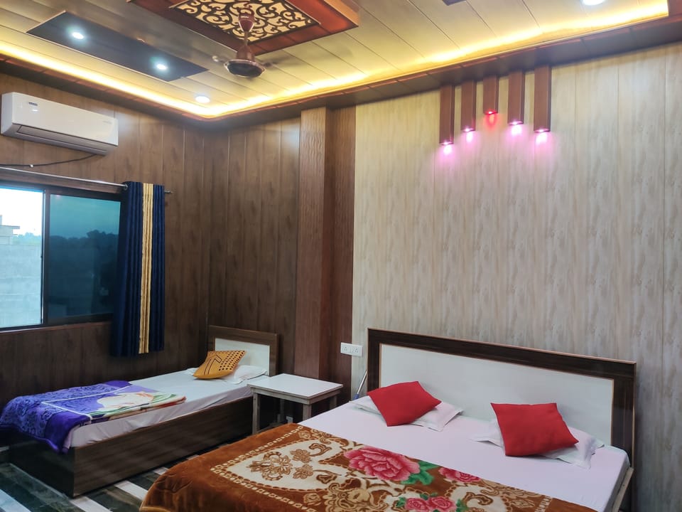 Deluxe Room | Individually furnished, desk, free WiFi, bed sheets