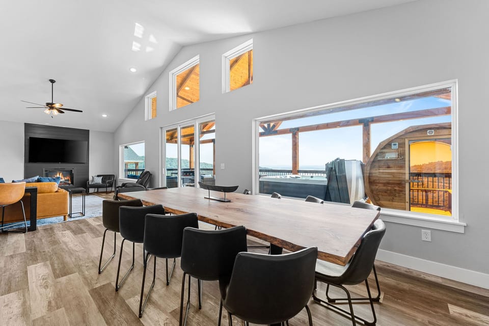 Pass the plates and soak in the view, dinner just hits different with the lake as your backdrop.