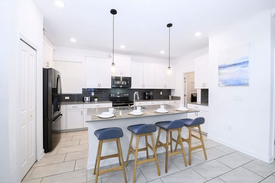 Fully equipped chef's kitchen
