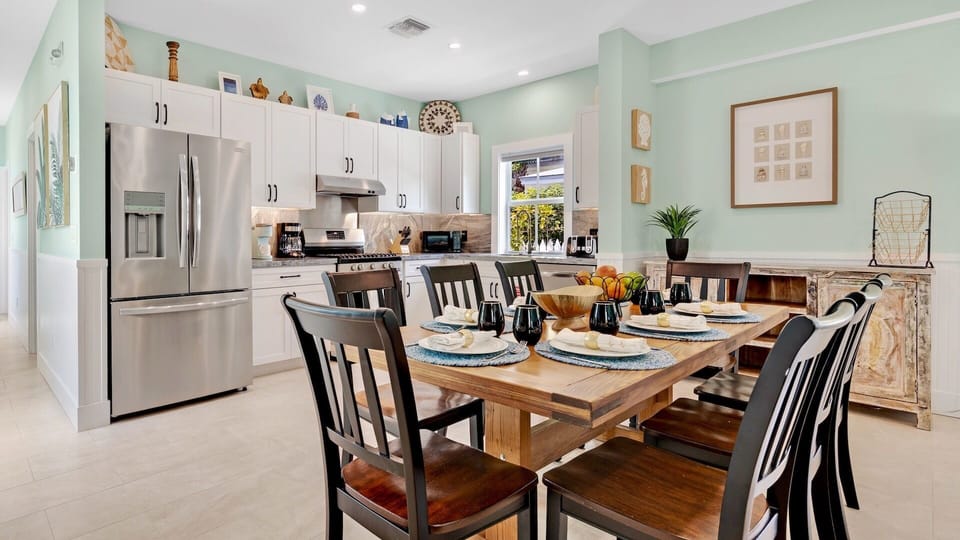 Dining space for the whole crew...