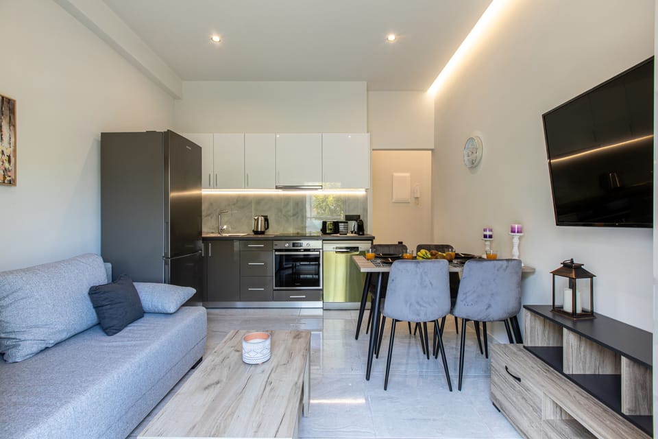Classic House | Private kitchen | Full-size fridge, oven, dishwasher, espresso maker