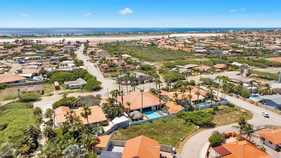 Charming Neighbourhood of the Villa in Noord Aruba - A picturesque area adorned with lush greenery - Peaceful Area - Inviting Ambience