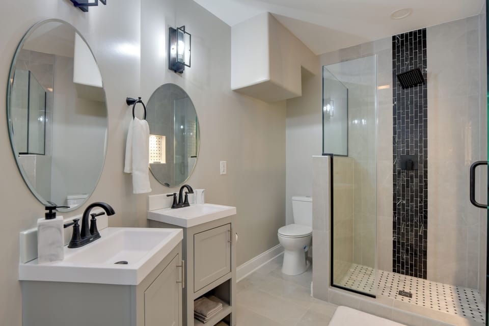 5 Mi to Inner Harbor: Expansive Family Getaway Cottage in Baltimore