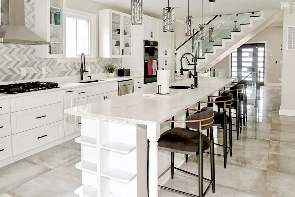 House (6 Bedrooms) | Interior