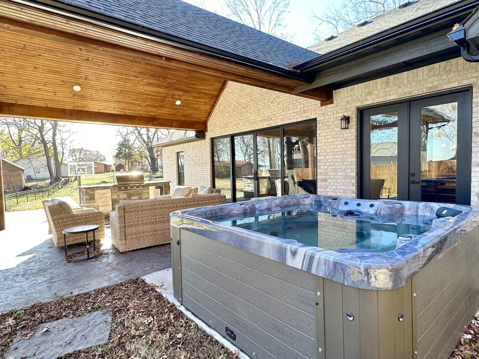 Brand New Private Hot Tub!