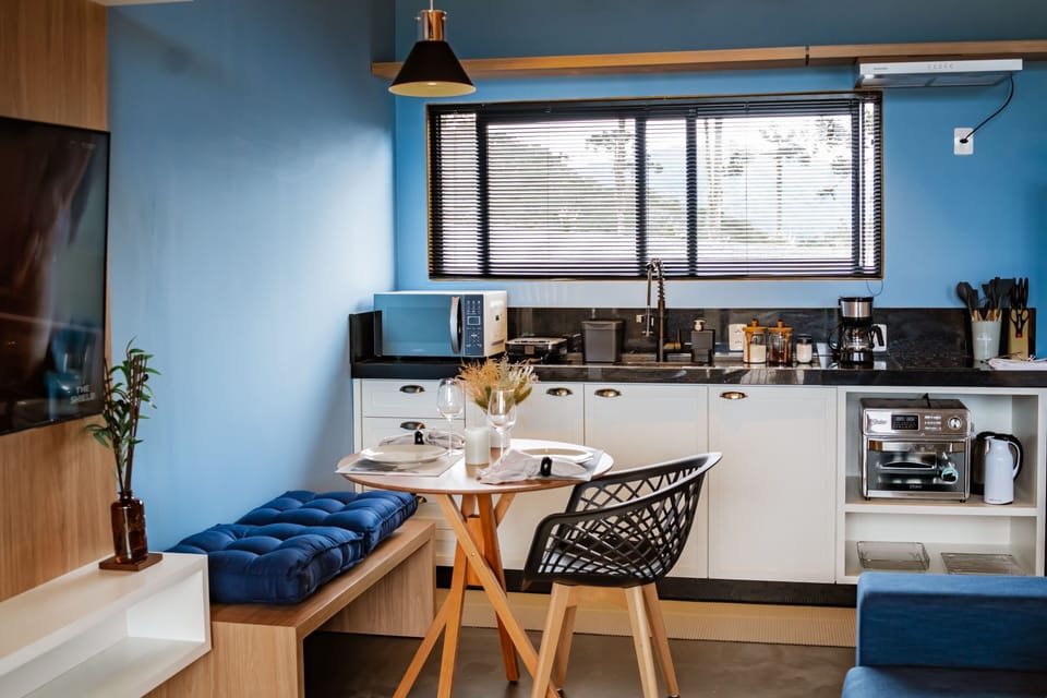 50-inch Smart TV with satellite channels, fireplace, Netflix